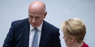 Kai Wegner fiel bei der Wahl zum Regierenden Bürgermeister im Abgeordnetenhaus zweimal durch. (Archivbild) 