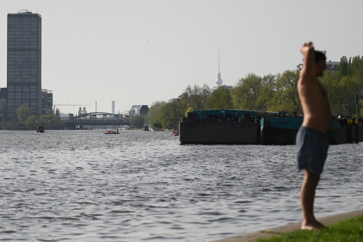 Sommerwetter in Berlin Wird bald wieder in der Spree gebadet? Die Idee hat zumindest einige Befürworter. (Archivbild)
