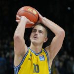 Alba-Flügelspieler Tim Schneider kann am Sonntag nur abwarten, wo sein Team am Ende Punkterunde landet