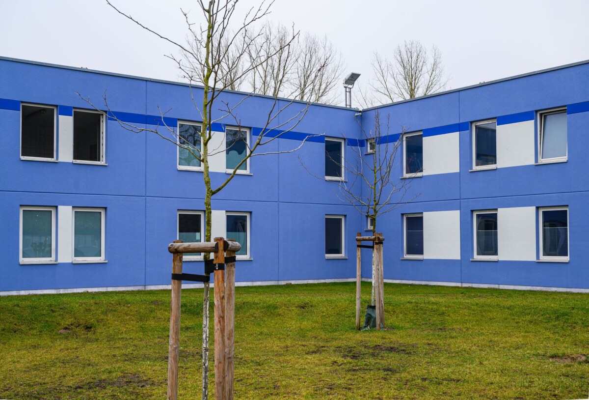 Neues «Dublin-Zentrum» entsteht Ein Gebäude für das sogenannte Dublin-Zentrum auf dem Gelände der Zentralen Ausländerbehörde in Eisenhüttenstadt. Das Zentrum soll Platz für 250 Menschen bieten. (Archivbild)