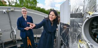 Annalena Baerbock macht auf die Gefahr von Weltraumschrott aufmerksam. 