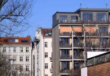 Der Mieterverein Berlin fordert mehr Regulierung des Wohnungsmarktes, um die steigenden Mieten zu bremsen. (Archivbild) 