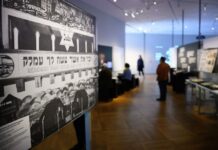 Die Gräuel der NS-Zeit waren schon kurz nach Kriegsende Thema von Ausstellungen.
