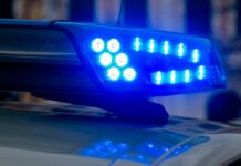 Einsatzkräfte der Polizei nahmen drei mutmaßliche Täter fest. (Symbolbild)