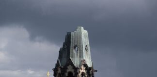 Am Sonntag werden viele Regenwolken am Berliner Himmel erwartet. (Archivbild)