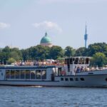 In Potsdam gibt es viele Parks, die ein schattiges Plätzchen bieten (Archivbild).
