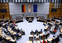 Im Berliner Abgeordnetenhaus hätte die schwarz-rote Regierungskoalition derzeit laut einer Umfrage keine Mehrheit mehr. (Archivbild)