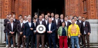 Die Handball-Meister der Füchse Berlin wurden von Berlins Regierendem Bürgermeister empfangen. 