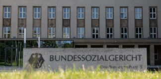 Laut einer Gerichtsentscheidung kann eine Patientin beim Sturz von der Toilette in einem Krankenhaus unfallversichert sein. (Archivbild)