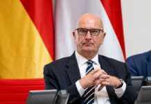 Brandenburgs Ministerpräsident Dietmar Woidke (SPD) begrüßt das Ergebnis der Ministerpräsidentenkonferenz mit Kanzler Friedrich Merz (CDU).