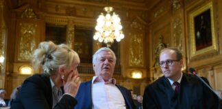 Jürgen Elsässer kam in Begleitung seiner Frau. 