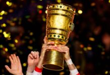 Das Objekt der Begierde: der goldene Pokal.
