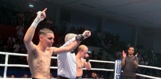 Boxer Arminius Rolle gewinnt sein Profidebüt. 