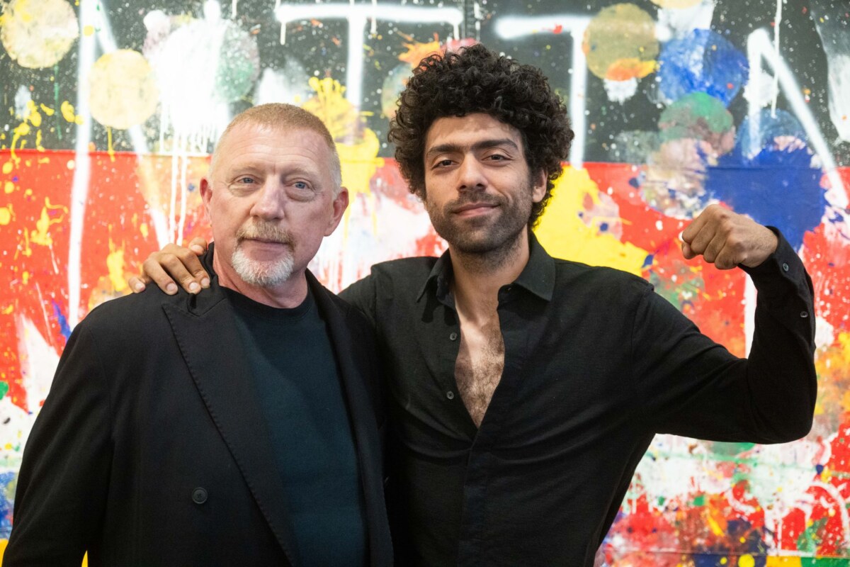 Ausstellung von Noah Becker Noah Becker, Sohn des einstigen Tennisprofis Boris Becker, hat mit Hilfe von Fuß- und Tennisbällen ein Kunstwerk geschaffen.