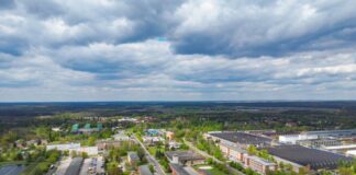 Der Industriestandort Schwarze Pumpe liegt auf der Landesgrenze zwischen Brandenburg und Sachsen. (Archivbild)