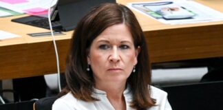 Bildungssenatorin Katharina Günther-Wünsch (CDU) hat im Abgeordnetenhaus Stellung zu Kritik genommen. 