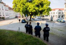 Die Polizei war wegen eines Angriffs Vermummter auf ein Fest für ein buntes Bad Freienwalde im Einsatz. 