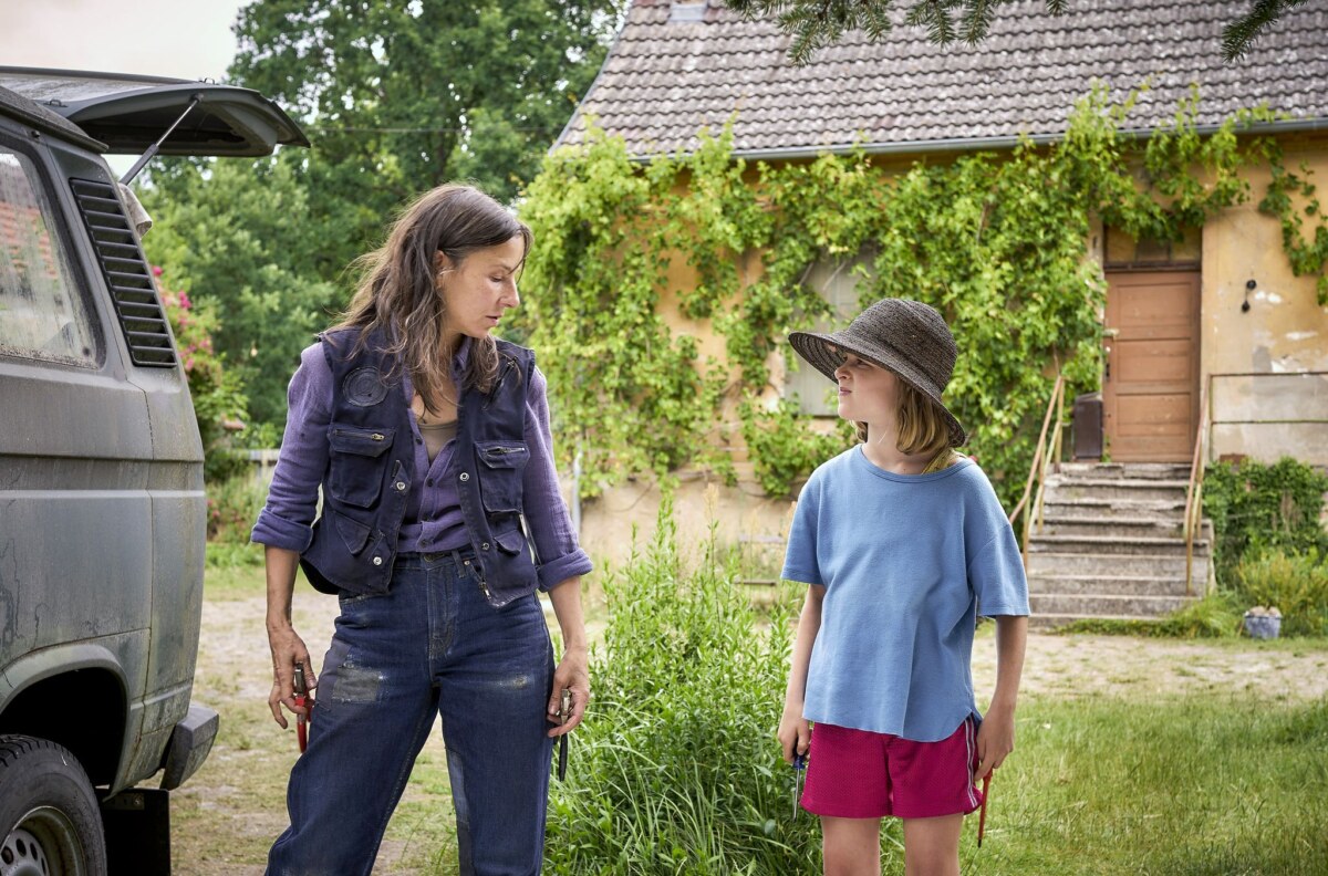 TV-Ausblick Arte - «Familie is nich» Zu Beginn ist jede Begegnung zwischen Anne (Meret Becker, l) und ihrer Enkelin Tilda (Luise Landau) ein Duell.