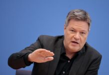 Der frühere Wirtschaftsminister Robert Habeck (Grüne) ist künftig regelmäßig auf der Bühne zu sehen. (Archivbild)