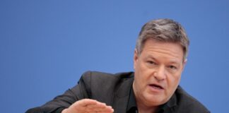 Der frühere Wirtschaftsminister Robert Habeck (Grüne) ist künftig regelmäßig auf der Bühne zu sehen. (Archivbild)
