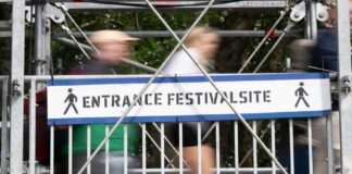 Ein ehemaliger Militärflugplatz an der Mecklenburgischen Seenplatte verwandelt sich im Rahmen des Fusion-Festivals wieder zum Party- und Kulturgelände.
