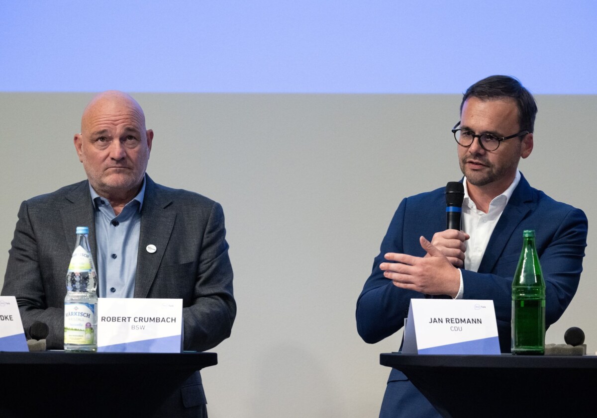 BSW-Landeschef Crumbach und CDU-Fraktionschef Redmann Brandenburgs CDU-Landtagsfraktionschef Jan Redmann kritisiert das Vorgehen von Finanzminister Robert Crumbach (BSW) in Bezug auf eine Expertenrunde zum Haushalt. (Archivbild)