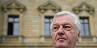 Jürgen Elsässer, «Compact»-Chefredakteur, gibt vor dem Bundesverwaltungsgericht in Leipzig ein Statement. 