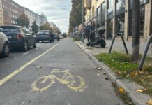 Die Berliner Verkehrsverwaltung will Busspur und Radweg an der Kanstrraße zusammenlegen. (Archivbild)
