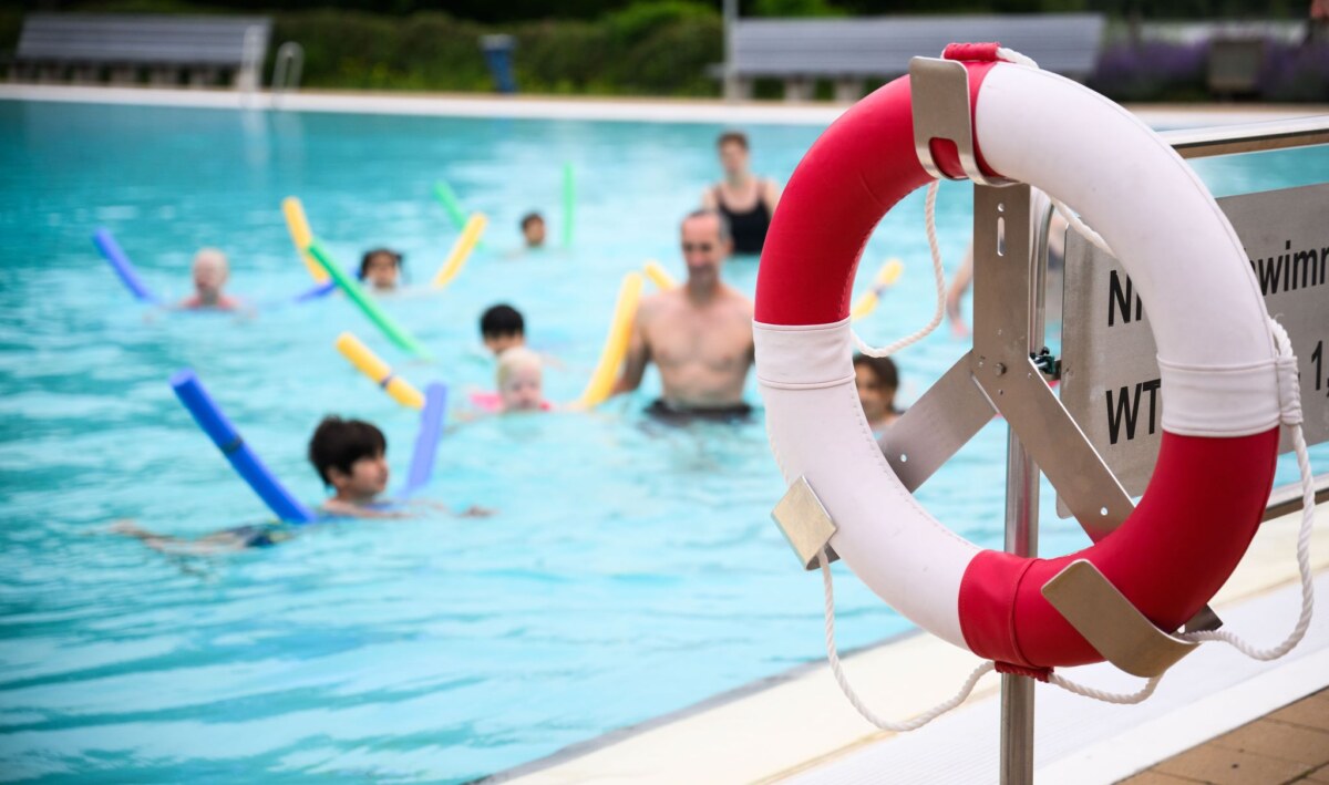 Schwimmkurse für Kinder Mehr Berliner Grundschüler als früher haben ein Schwimmabzeichen. (Symbolbild)