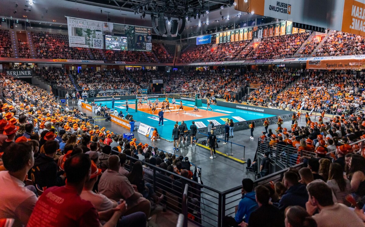 Volles Haus bei den Berlin Volleys Die BR Volleys geben einem zweiten Nachwuchsspieler die Chance auf Bundesliga-Einsätze.