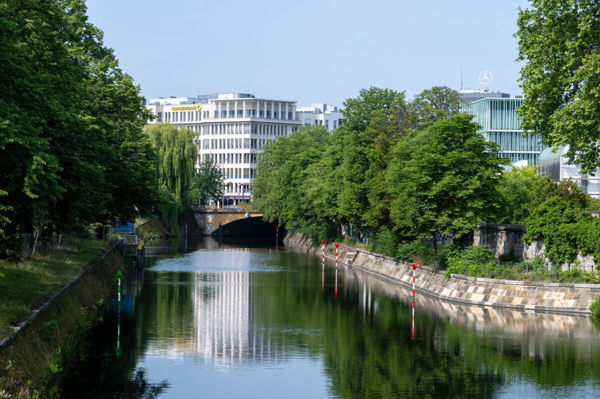 Milder Wochenstart mit Sonne und Wolken in Berlin und Brandenburg Mit maximal 24 Grad sind die Temperaturen am Montag deutlich niedriger als am Wochenende.