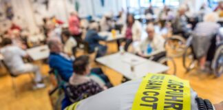Während des Einsatzes für die Entschärfung einer Weltkriegsbombe in Cottbus wurden Menschen in einer Notunterkunft betreut. 
