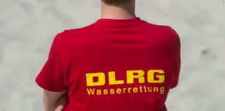 Ein Rettungsschwimmer der DRLG rettete am Samstagnachmittag zwei Menschen vor dem Ertrinken. (Symbolfoto) 