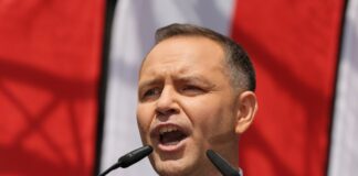 Der rechtskonservative Kandidat und EU-Skeptiker Karol Nawrocki hat die Präsidentschaftswahl in Polen gewonnen. 