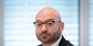 Der Brandenburger Innenminister René Wilke (parteilos) hält die Radikalisierung von Jugendlichen für ein wachsendes Problem. (Archivbild)