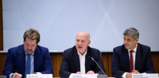 Die schwarz-rote Koalition mit dem CDU-Vorsitzenden  Dirk Stettner, dem Regierenden Bürgermeister Kai Wegner und SPD-Fraktionschef Raed Saleh kommt am Wochenende zu ihrer Klausur zusammen. (Archivfoto)
