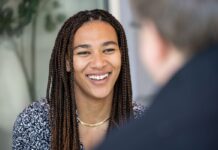 Die 32-Jährige ist in Hollywood sehr erfolgreich als Stuntfrau und Martial Arts-Darstellerin. 