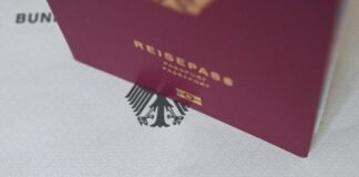 In Berlin und Brandenburg wurden 2024 so viele Ausländer eingebürgert wie nie. (Archivbild)