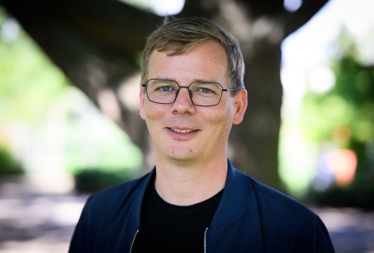 Linke-Landeschef Walter Der Brandenburger Linke-Landeschef Sebastian Walter warnt vor Kürzungen im Sozialbereich (Archivbild).