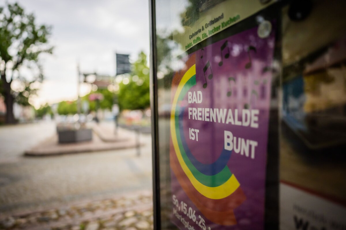 Kundgebung gegen rechts angegriffen Ein Fest der Initiative «Bad Freienwalde ist bunt» wurde am vergangenen Sonntag von einer Gruppe teils Vermummter angegriffen. (Archivbild)