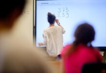 Viele Lehrerinnen und Lehrer in Berlin sind in der Gewerkschaft GEW organisiert. (Symbolbild)
