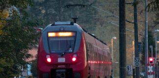 Zwischenzeitlich ersetzen Busse die ausgefallenen Züge auf der Strecke zwischen Berlin und Cottbus. (Symbolbild)