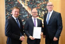 Die Ministerpräsidenten von Sachsen und Brandenburg, Michael Kretschmer (CDU) und Dietmar Woidke (SPD) setzen sich für die weitere Finanzierung der Stiftung für das sorbische Volk ein.