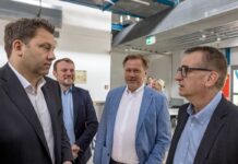 SPD-Chef Lars Klingbeil will sich für Industriearbeitsplätze in Stahlwerken einsetzen. 