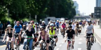 Auf 20 Routen mit insgesamt rund 2.000 Kilometern fuhren am Sonntag Tausende Menschen aus dem Berliner Umland in die Innenstadt.