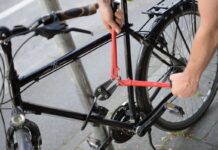 Bei Durchsuchungen wurden 36 Fahrräder beschlagnahmt. (Symbolbild)