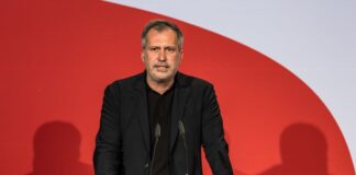Der Oberbürgermeister von Cottbus, Tobias Schick (SPD), reagiert auf Ermittlungen der Staatsanwaltschaft gegen ihn. (Archivbild)