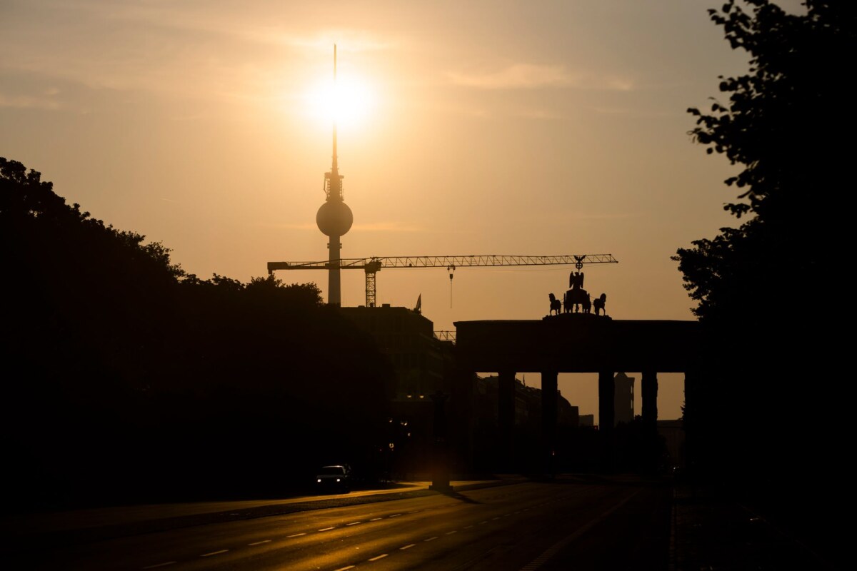 Sonne über Berlin Die Temperaturen erreichen am Samstag voraussichtlich die 30-Grad-Marke. (Symbolbild)