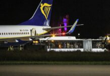Acht Menschen zogen sich während der Turbulenzen in dem Flugzeug auf dem Weg nach Mailand Verletzungen zu.