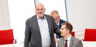 Der Brandenburger Landtag hat den umstrittenen Doppelhaushalt für 2025 und 2026 mit knapper Mehrheit in zweiter Lesung verabschiedet - die Schlussabstimmung findet am Freitag statt (Archivbild). 